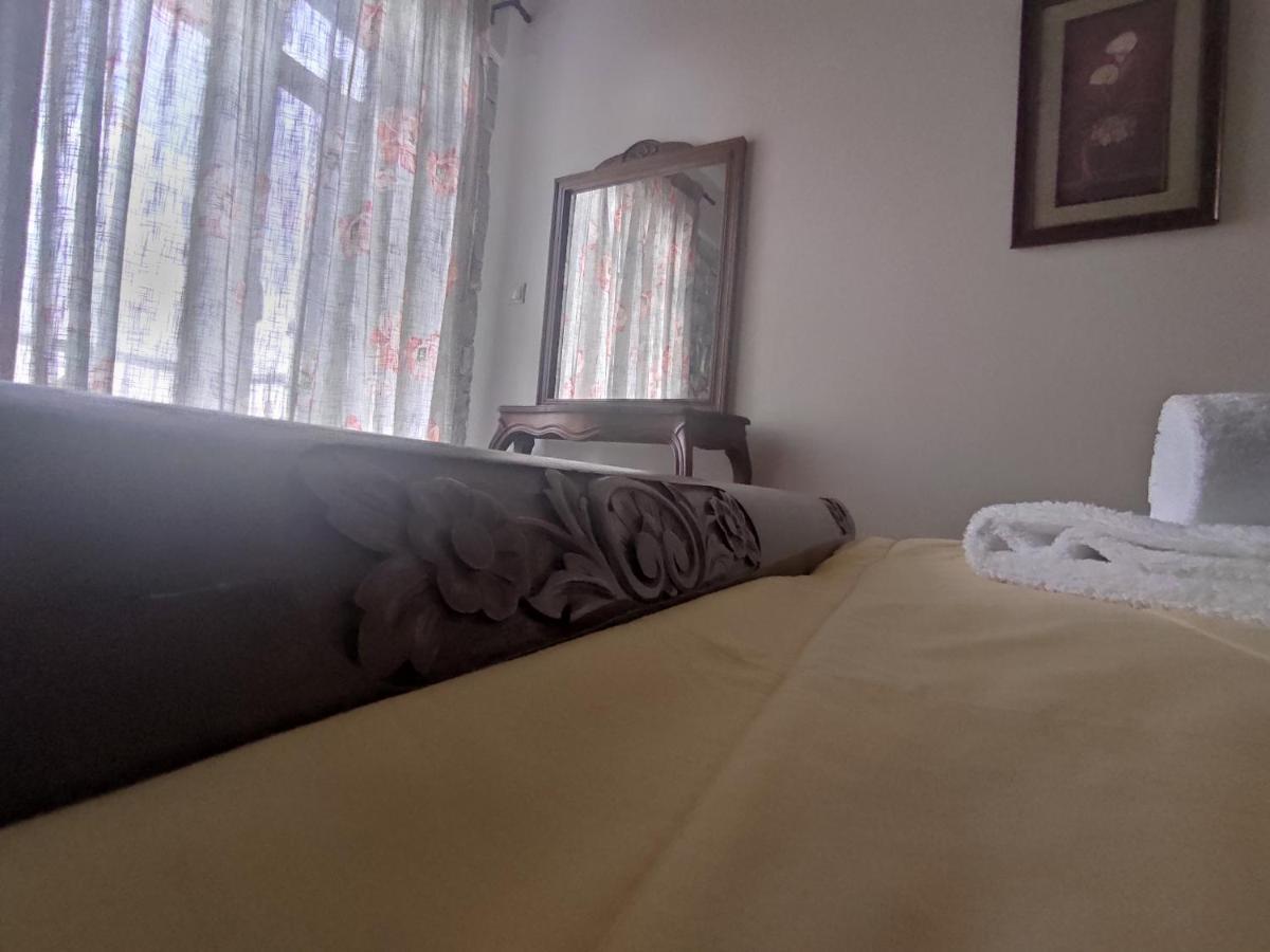 Meterizi Guesthouse Varvíca Kültér fotó