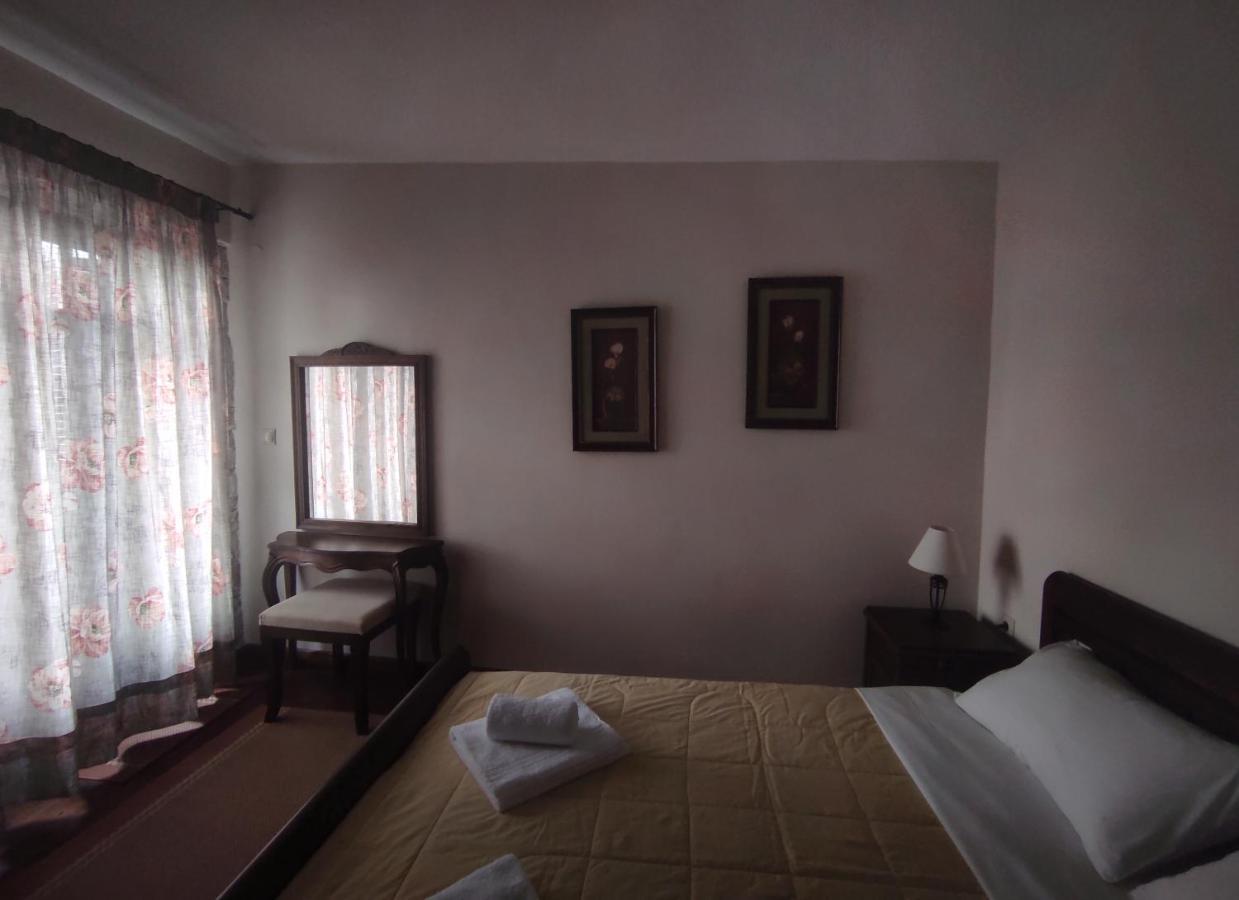 Meterizi Guesthouse Varvíca Kültér fotó