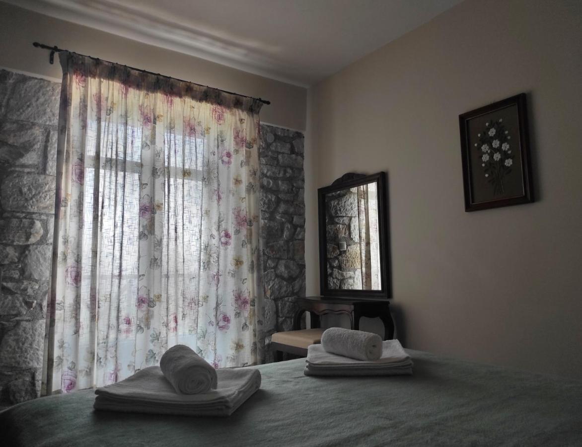Meterizi Guesthouse Varvíca Kültér fotó