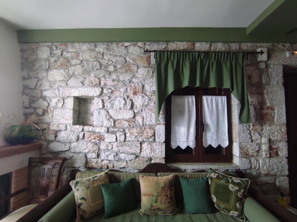 Meterizi Guesthouse Varvíca Kültér fotó